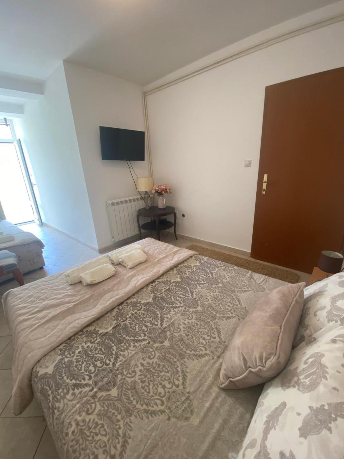 Miomir Perazic Apartments Petrovac エクステリア 写真